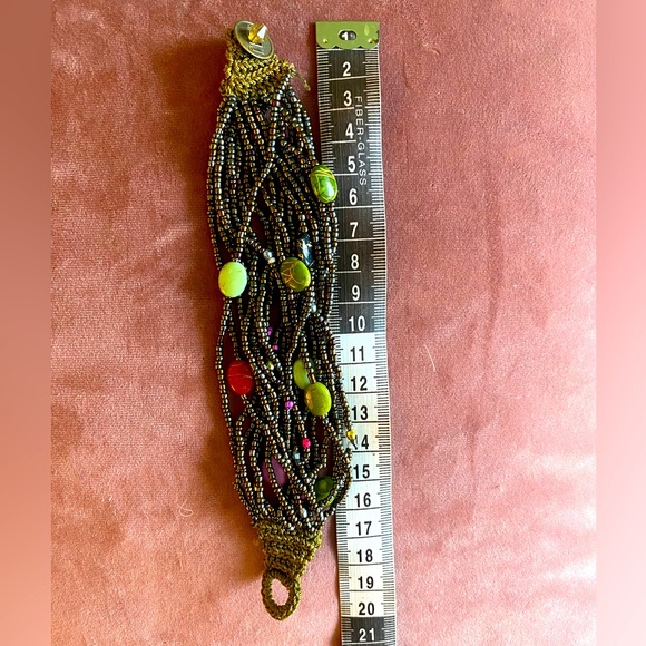 Multicoloured beaded bracelet with stone like accents. Artisanal jewelry. - Picture 2 of 5